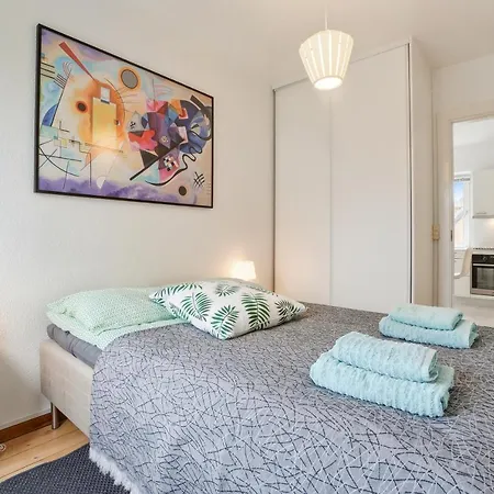 Daire Cosy Apt. In Near Airport- Metro-beach. *