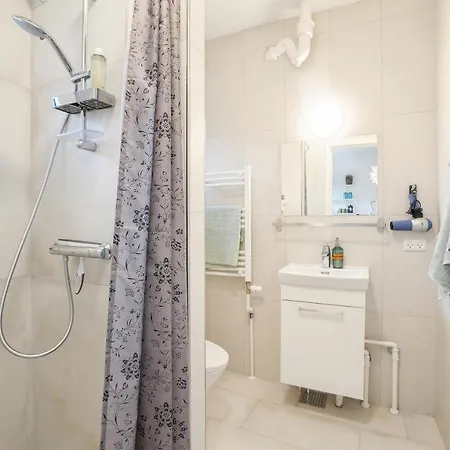Cosy Apt. In Near Airport- Metro-beach. Διαμέρισμα *
