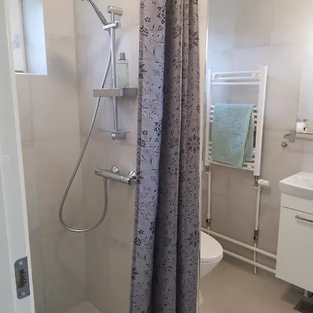 Apartament Cosy Apt. In Near Airport- Metro-beach. *