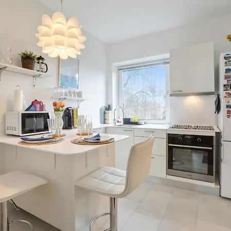 Apartament Cosy Apt. In Near Airport- Metro-beach.