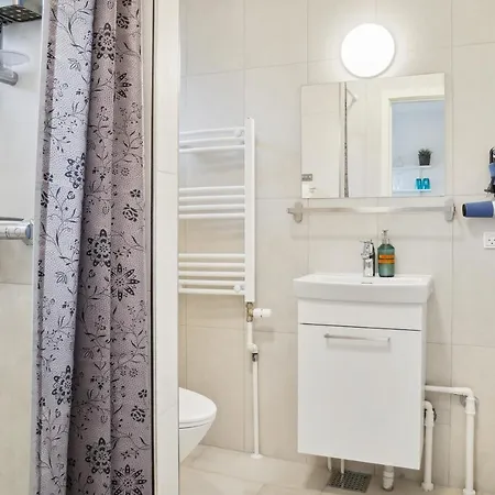 Cosy Apt. In Near Airport- Metro-beach. Apartament *